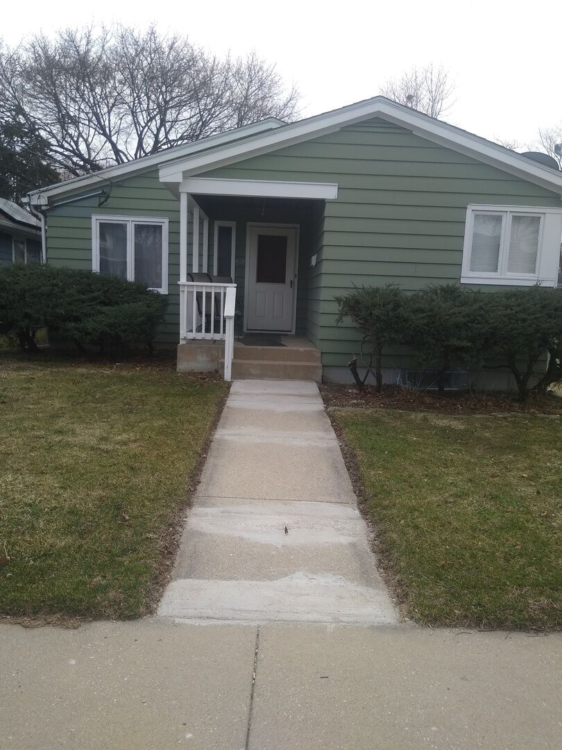 Property Photo:  615 Chester Avenue  IL 60120 