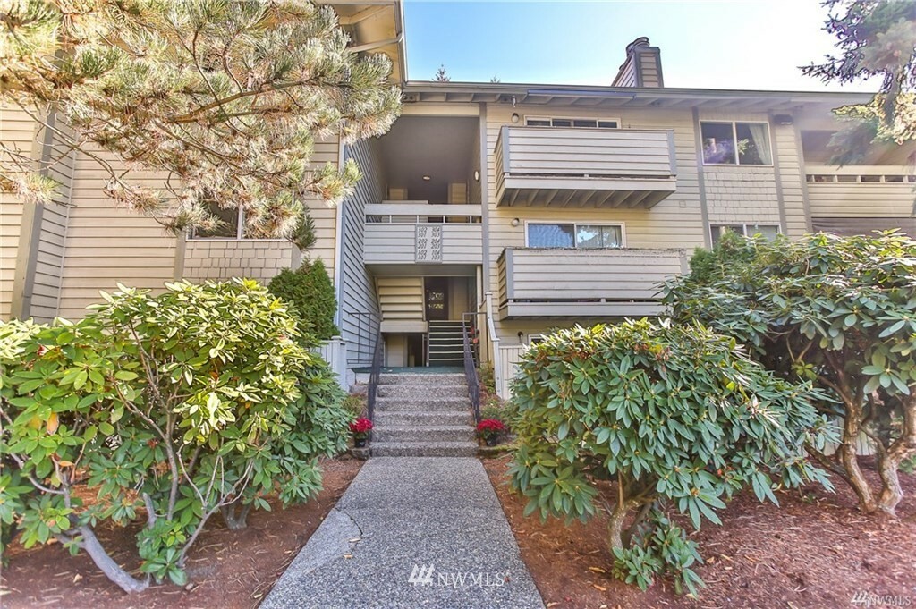 Property Photo:  1150 Sunset Boulevard NE 302  WA 98056 