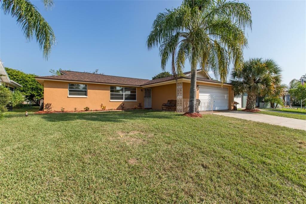 Property Photo:  9215 Glen Moor Lane  FL 34668 