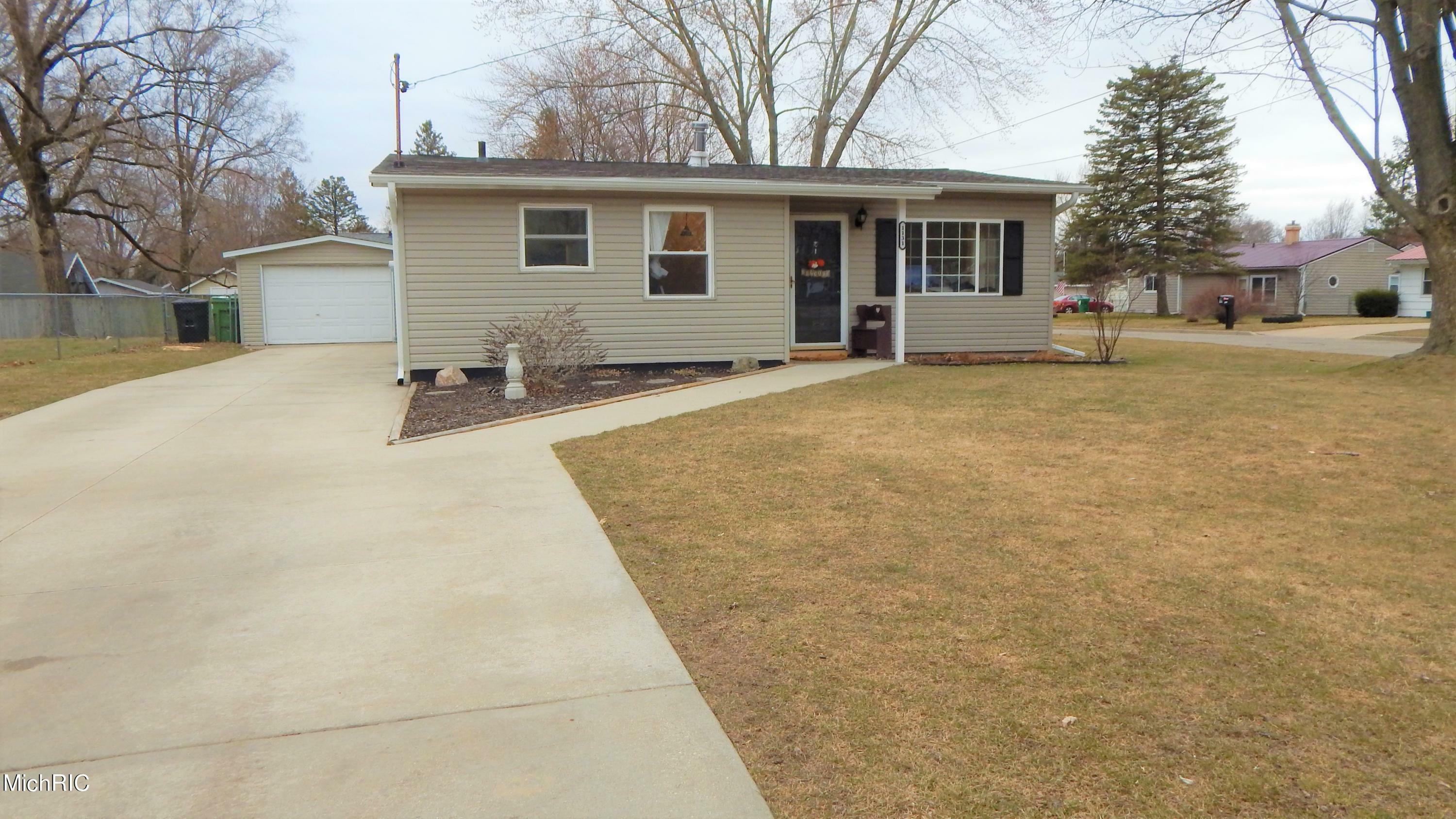 1131 Frisbie Boulevard  Springfield MI 49037 photo