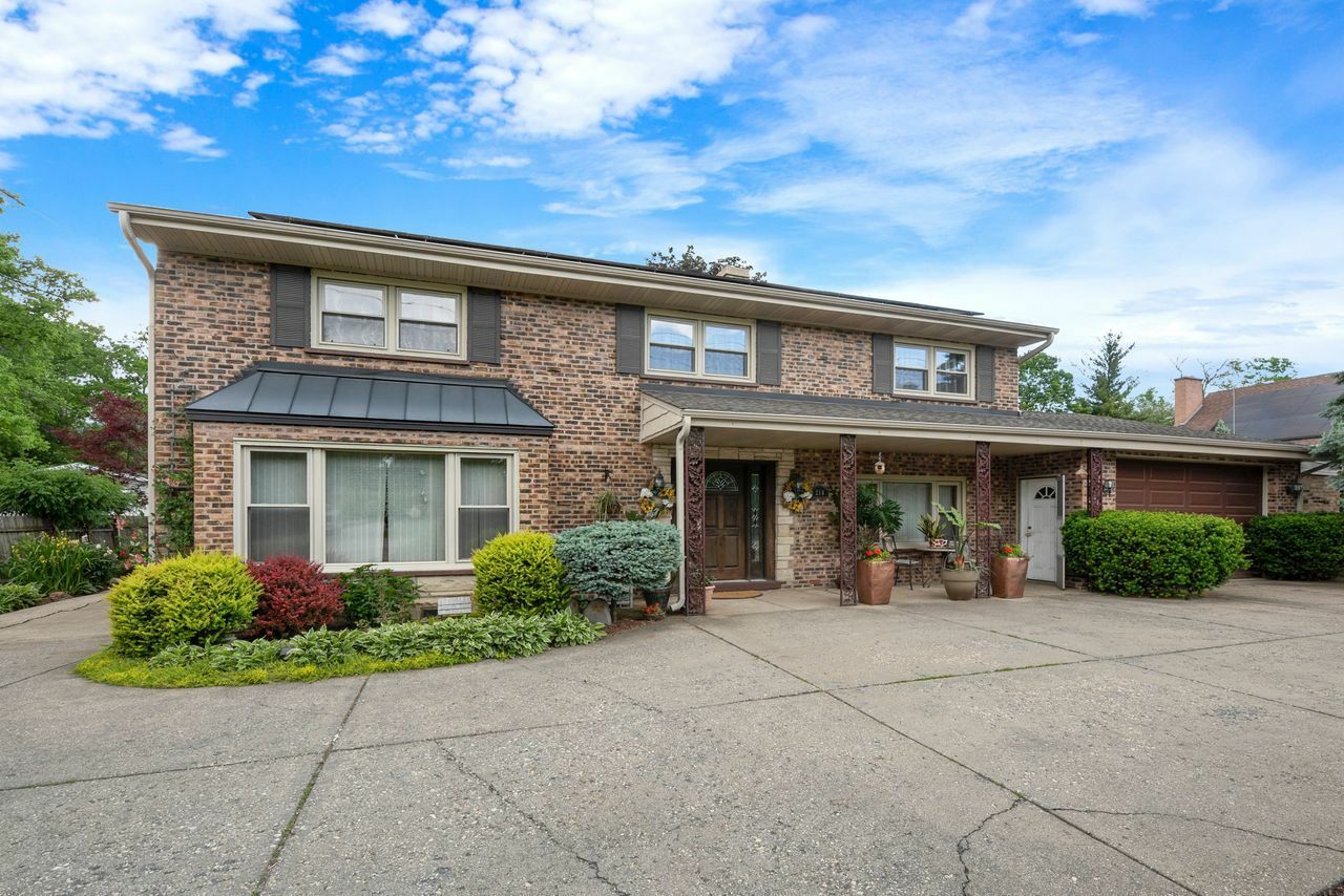 Property Photo: 214 N Elmhurst Road IL 60070