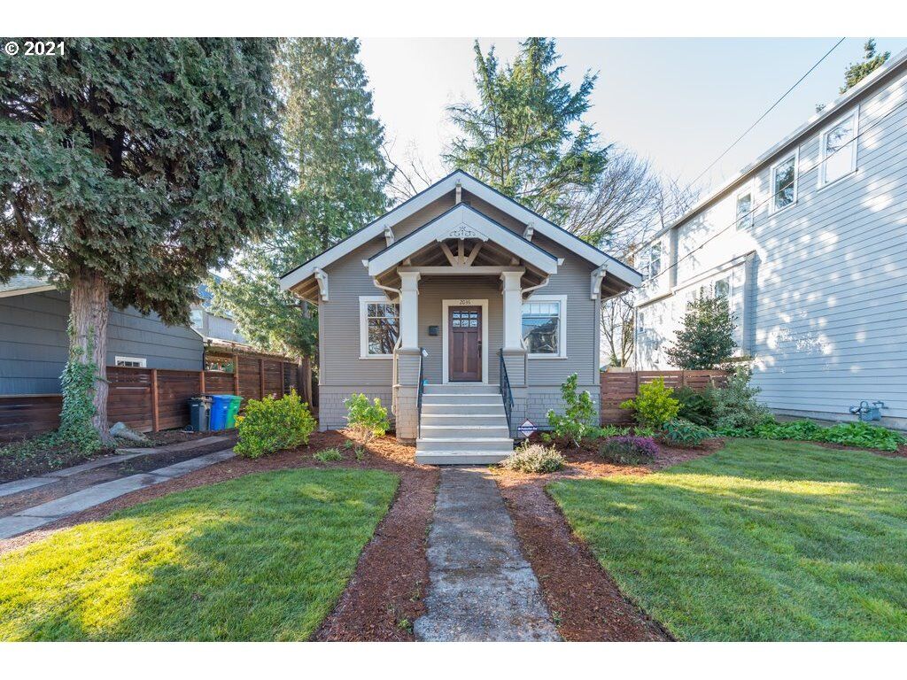 Property Photo:  2036 SE Harold St  OR 97202 