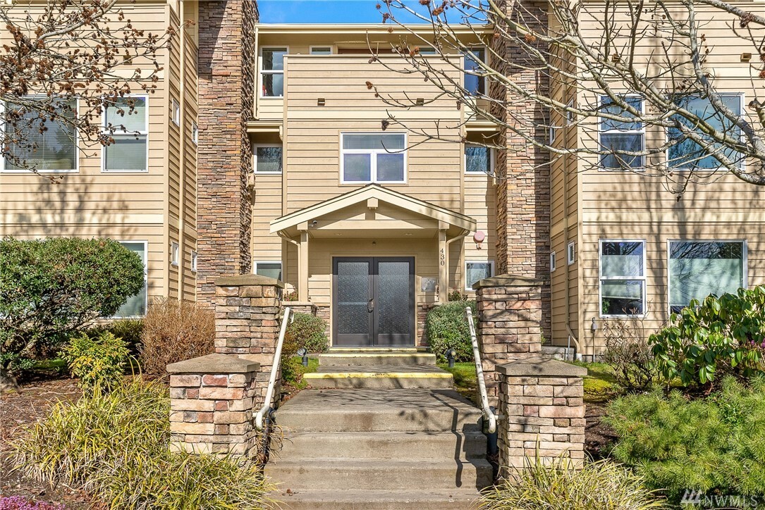 Property Photo:  430 SW 156th St 102  WA 98166 