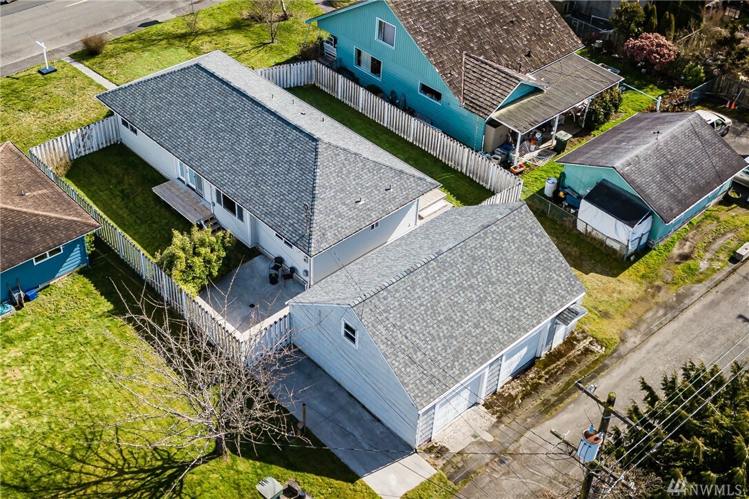 Property Photo:  820 Wetmore Ave  WA 98201 