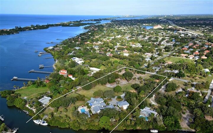 Property Photo:  411 Lychee Road  FL 34275