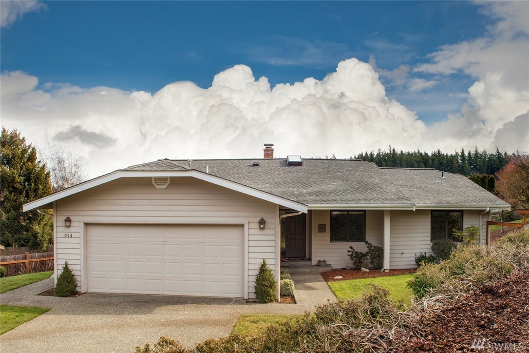 Property Photo: 614 Willow Ct S WA 98225