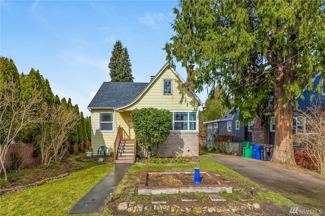 Property Photo:  1234 NE 100th St  WA 98125 