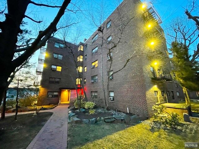 Property Photo:  3061-3071 Edwin Avenue 5C  NJ 07024 