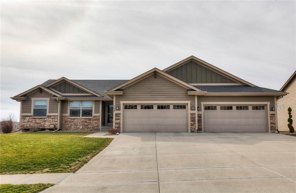 Property Photo:  709 NE 55th Street  IA 50021 
