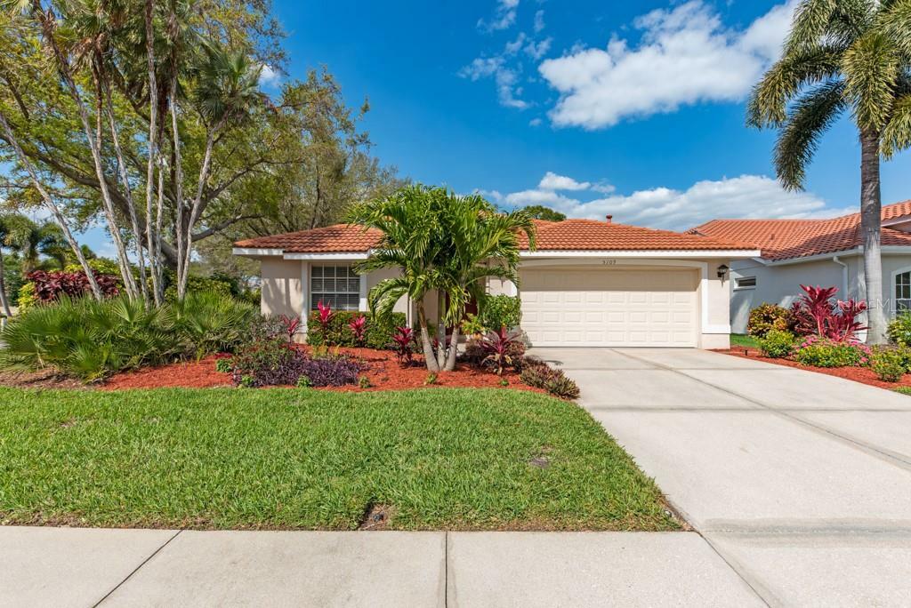 Property Photo:  5109 Treesdale Court  FL 34238 