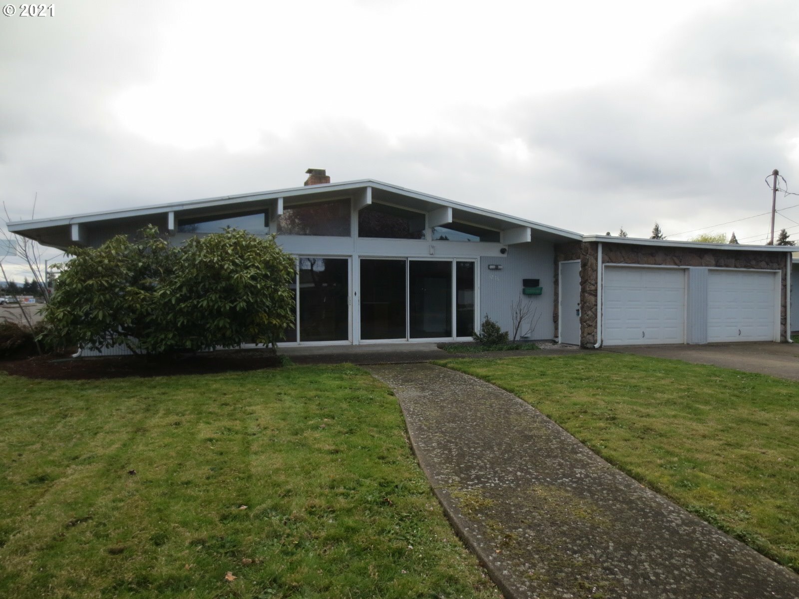 Property Photo: 1235 1st St OR 97477