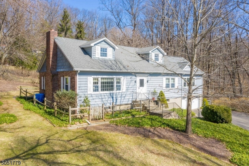 Property Photo:  10 Henderson Rd  NJ 08827 