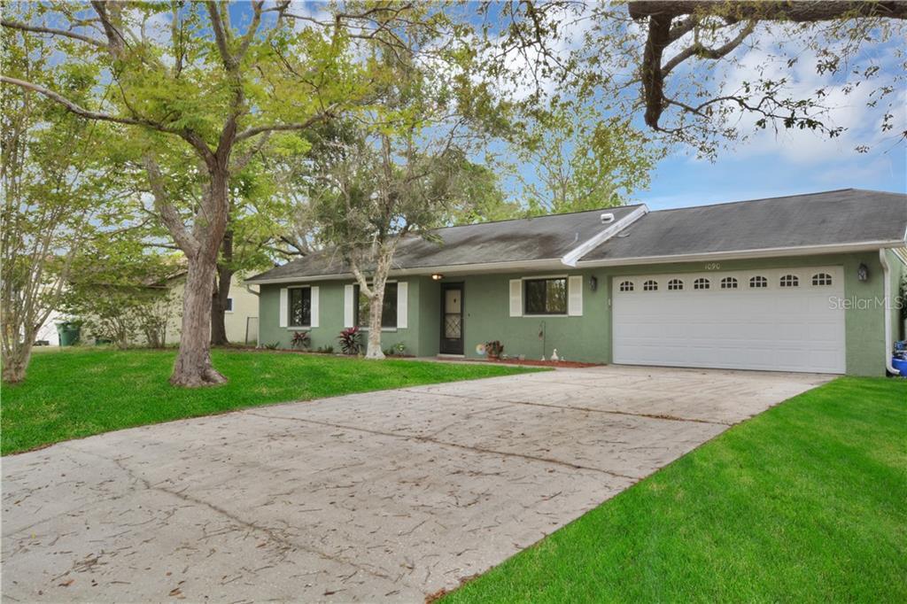 Property Photo: 1090 Leeward Dr FL 32738