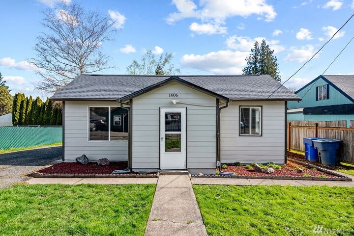 Property Photo:  1406 N 4th Ave  WA 98626 