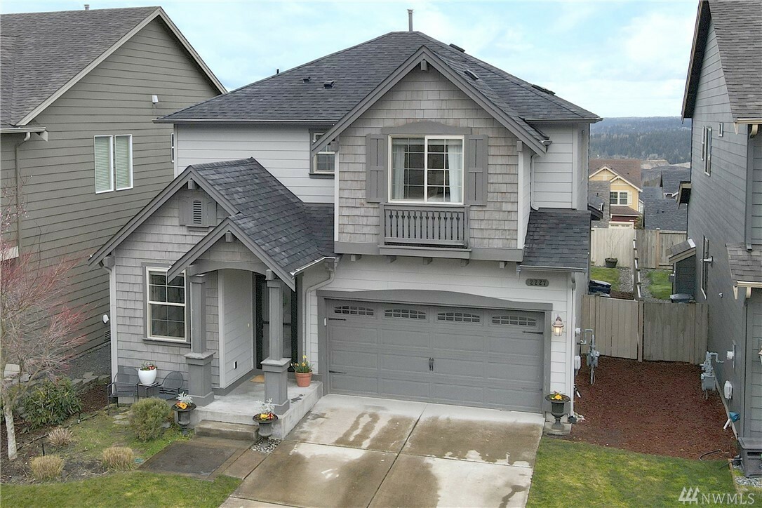 Property Photo:  2227 57th St SE  WA 98092 