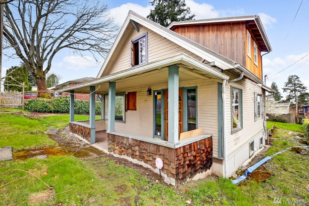 Property Photo:  4717 S Bennett St  WA 98118 