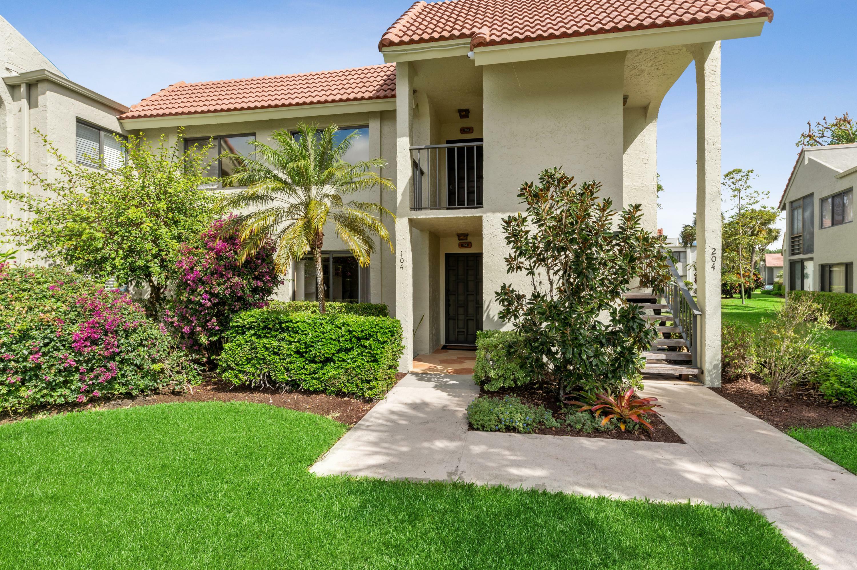 Property Photo:  5550 Fairway Park Drive 104  FL 33437 