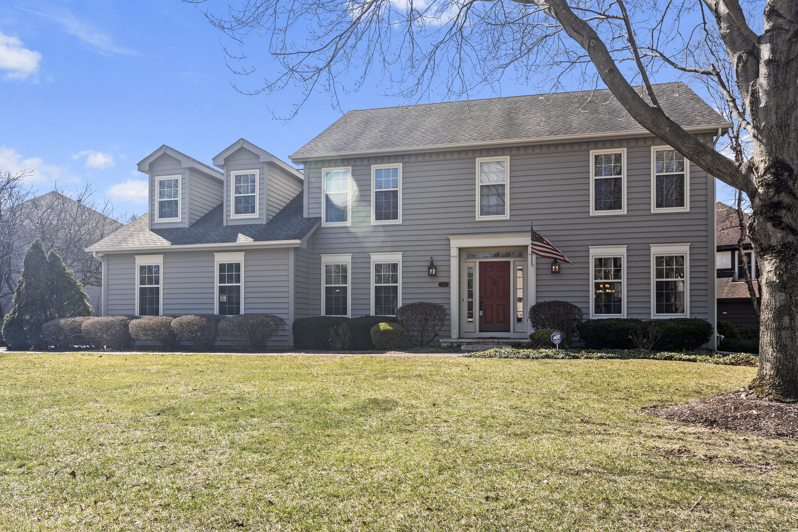 Property Photo: 2401 Thaxton Court IL 60565