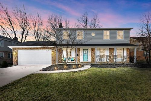 Property Photo: 647 E Carpenter Drive IL 60074