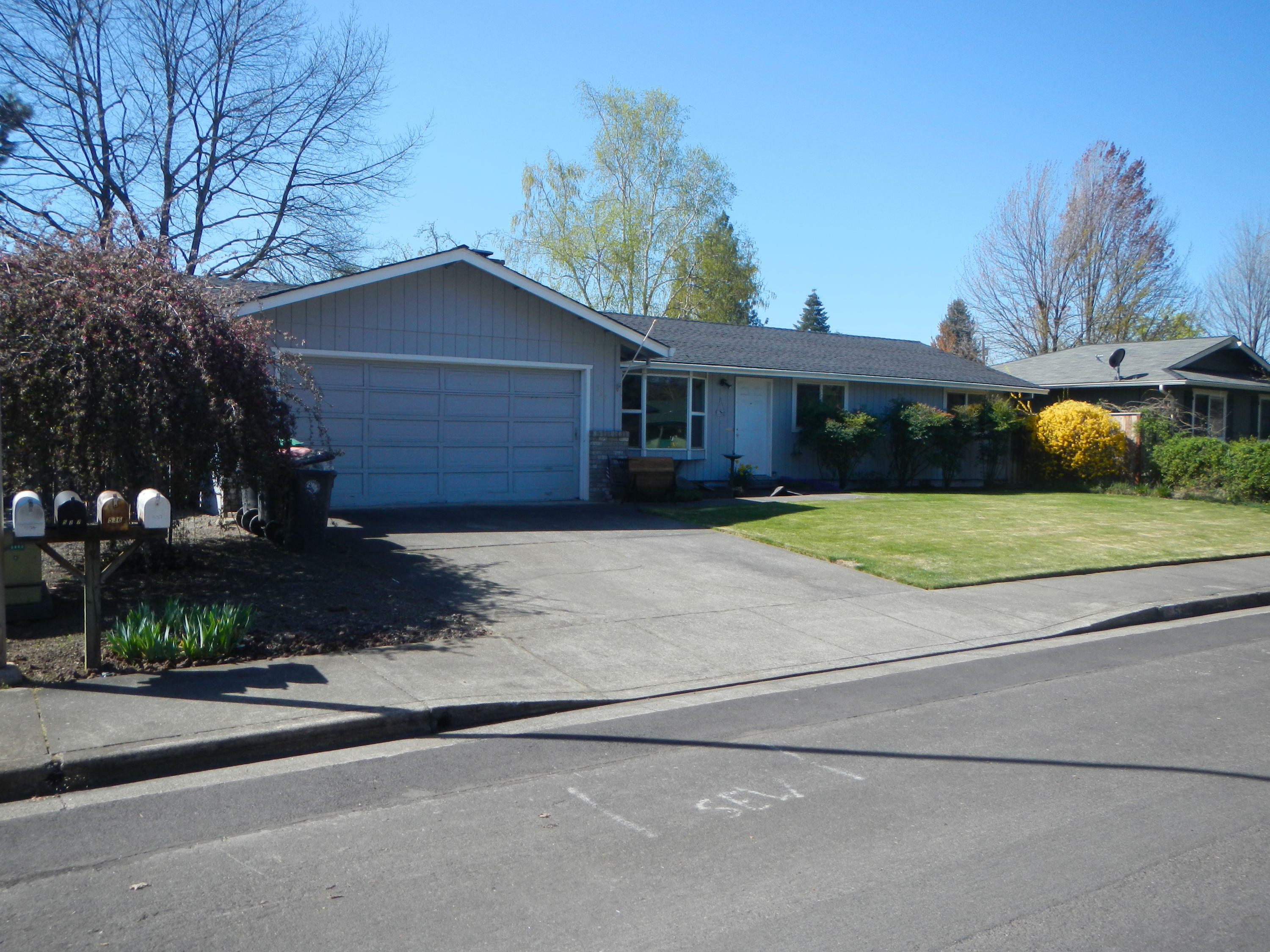 537 Driftwood Place  Medford OR 97501 photo