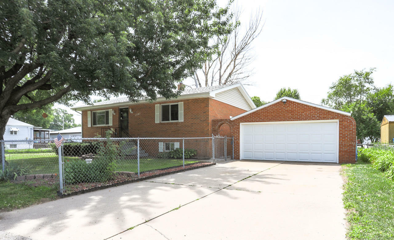 Property Photo:  1307 Neptune Drive  IA 51510 