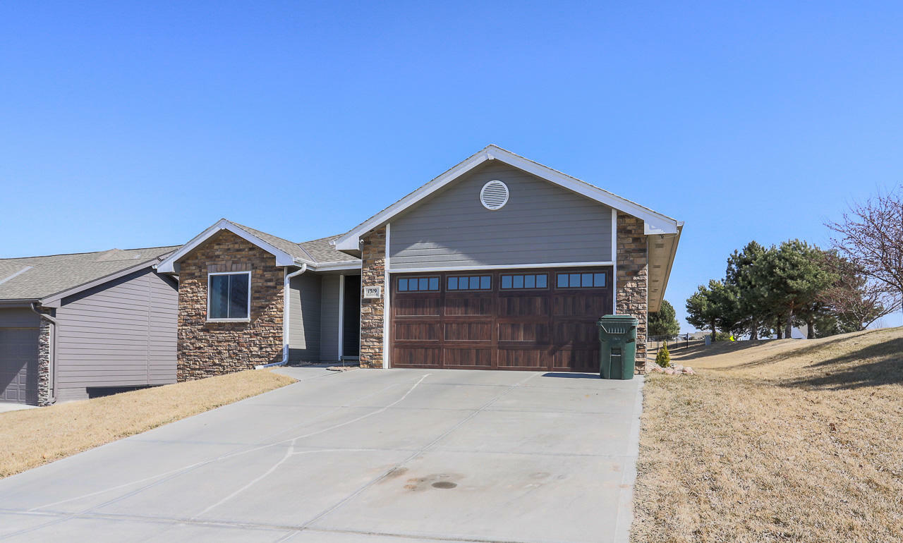 Property Photo: 1319 N Larchmont Drive IA 51503