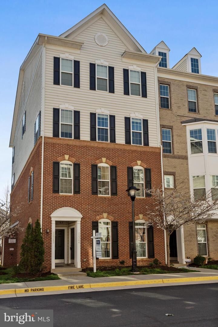 Property Photo:  22344 Concord Station Terrace  VA 20148 