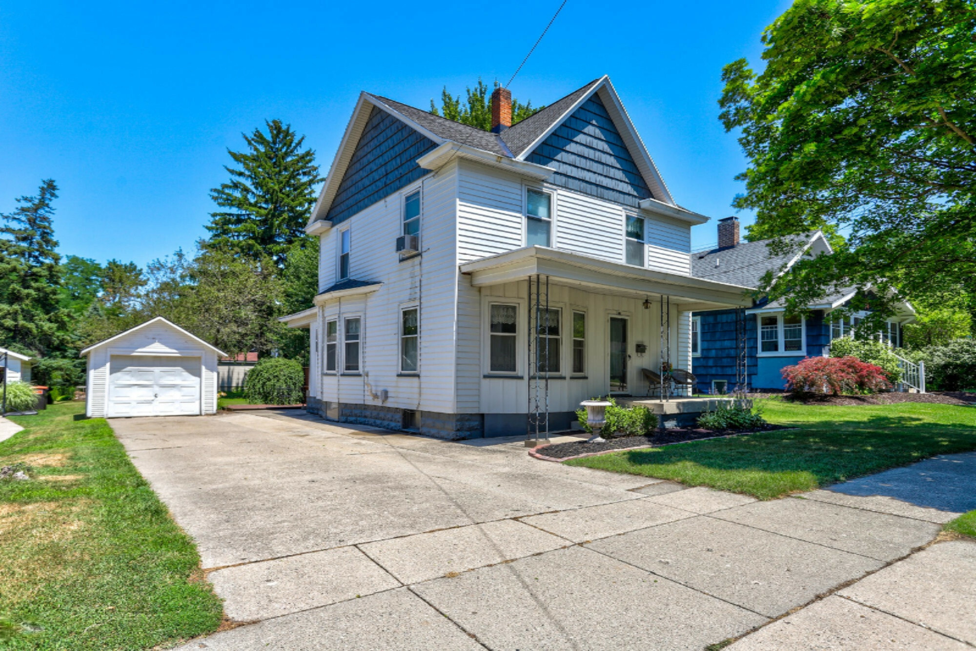 Property Photo:  241 E Lincoln Avenue  MI 49464 