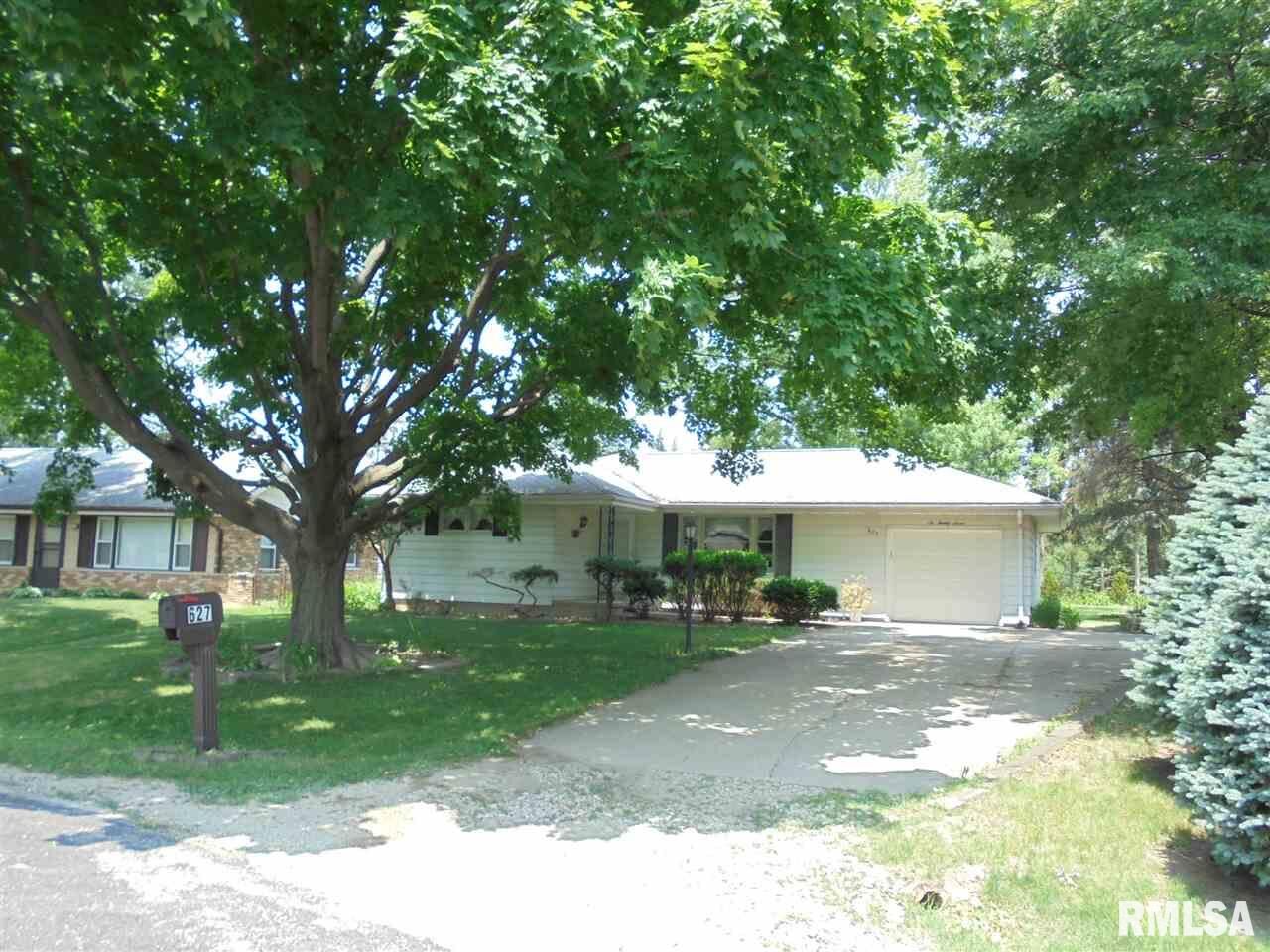 Property Photo:  627 W Laclaire  IL 61614 