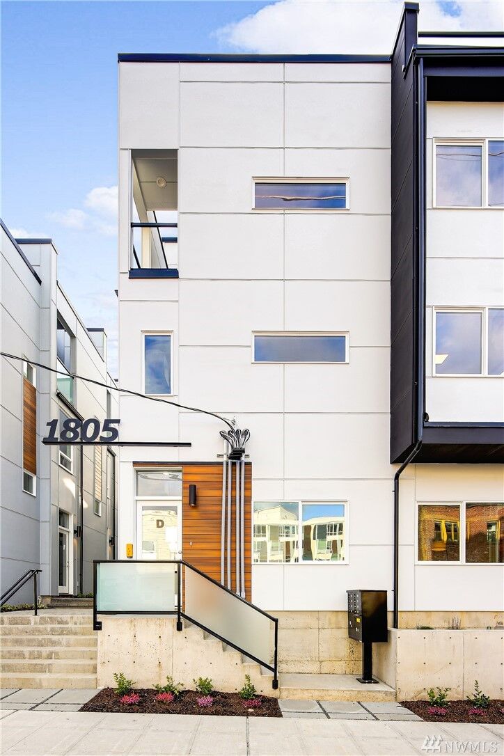 Property Photo: 1801 A 20th Ave WA 98122