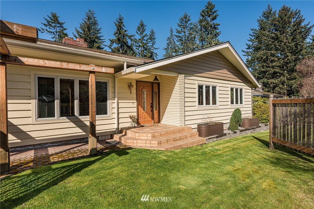 Property Photo:  818 S Seamount Drive  WA 98363 