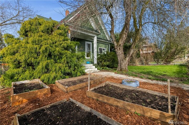 Property Photo:  2735 Michigan St  WA 98226 