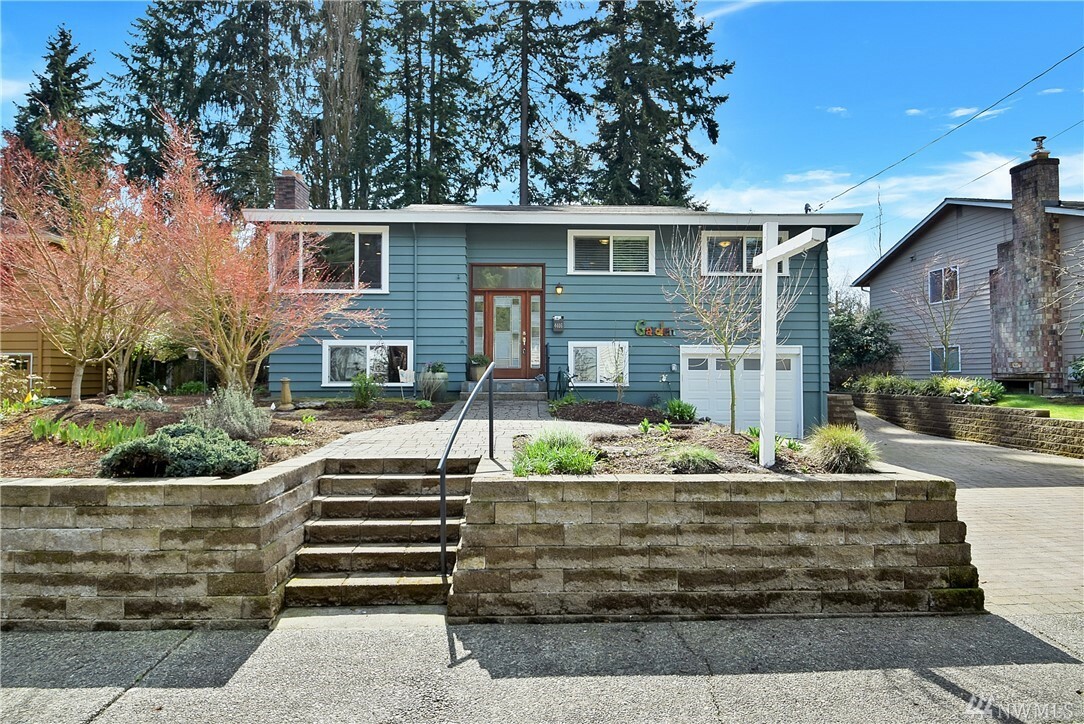 Property Photo:  4406 237 Place SW  WA 98043 