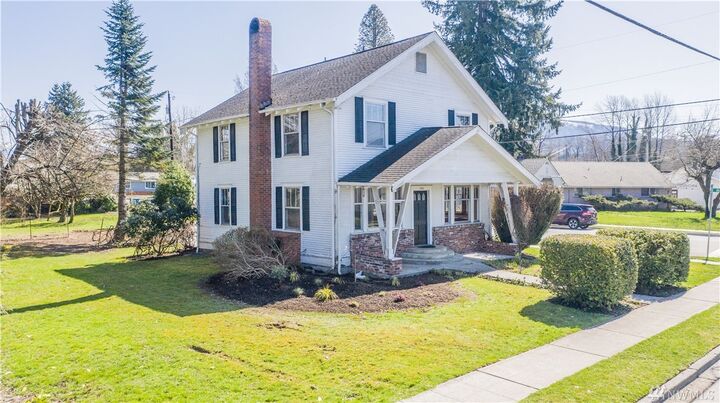 Property Photo:  202 4th St  WA 98294 