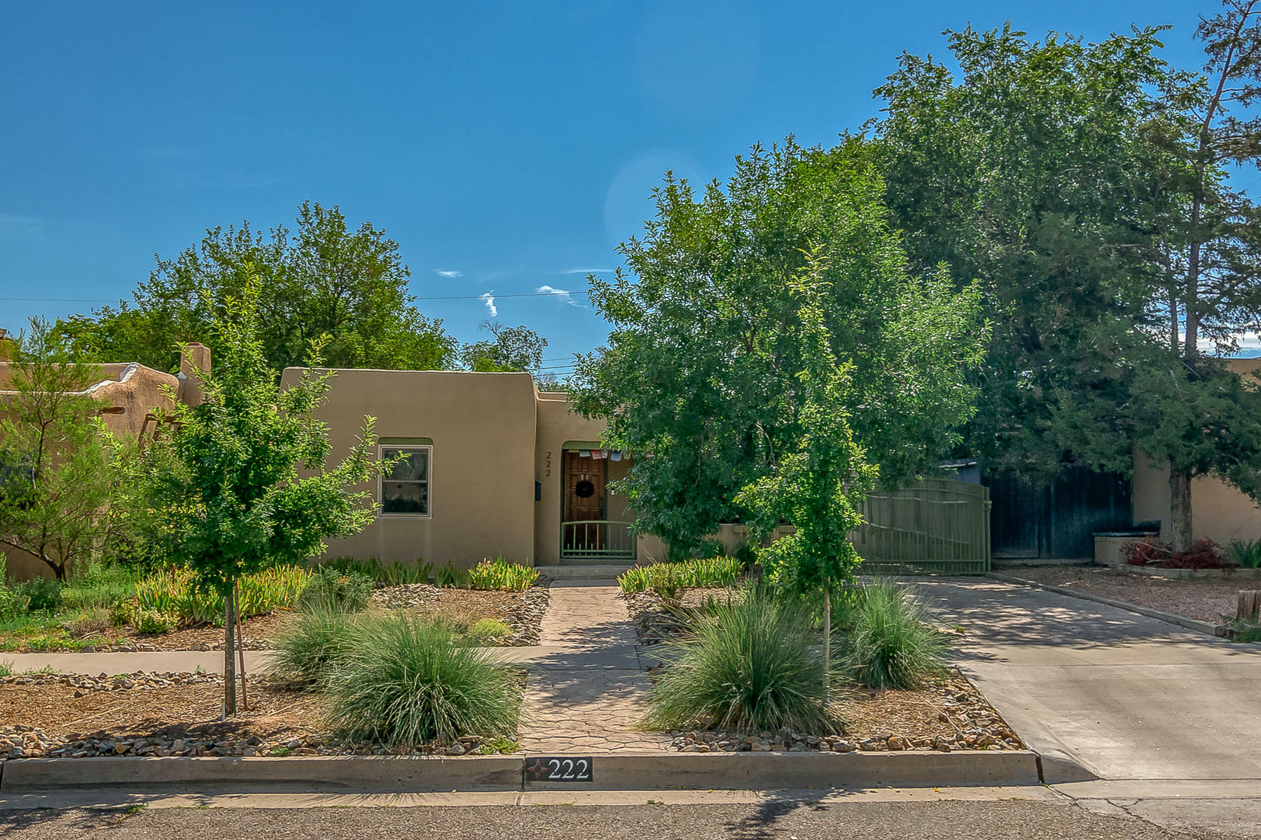 Property Photo:  222 Richmond Drive SE  NM 87106 