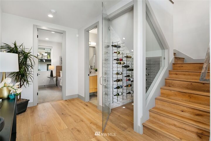 Property Photo:  506  Prospect Street  WA 98109 