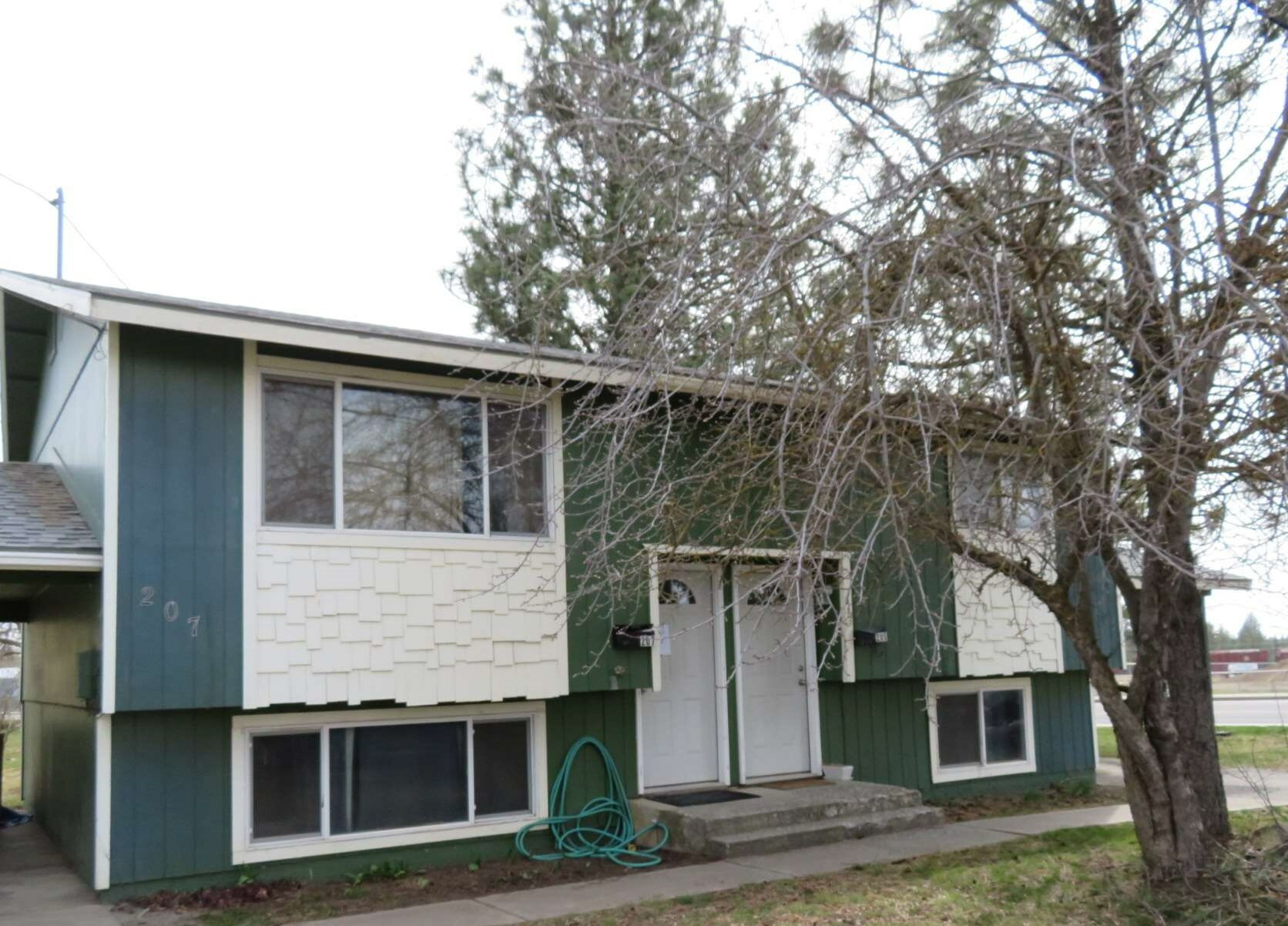 Property Photo:  205 Lincoln St 207 Lincoln St.  WA 99004 