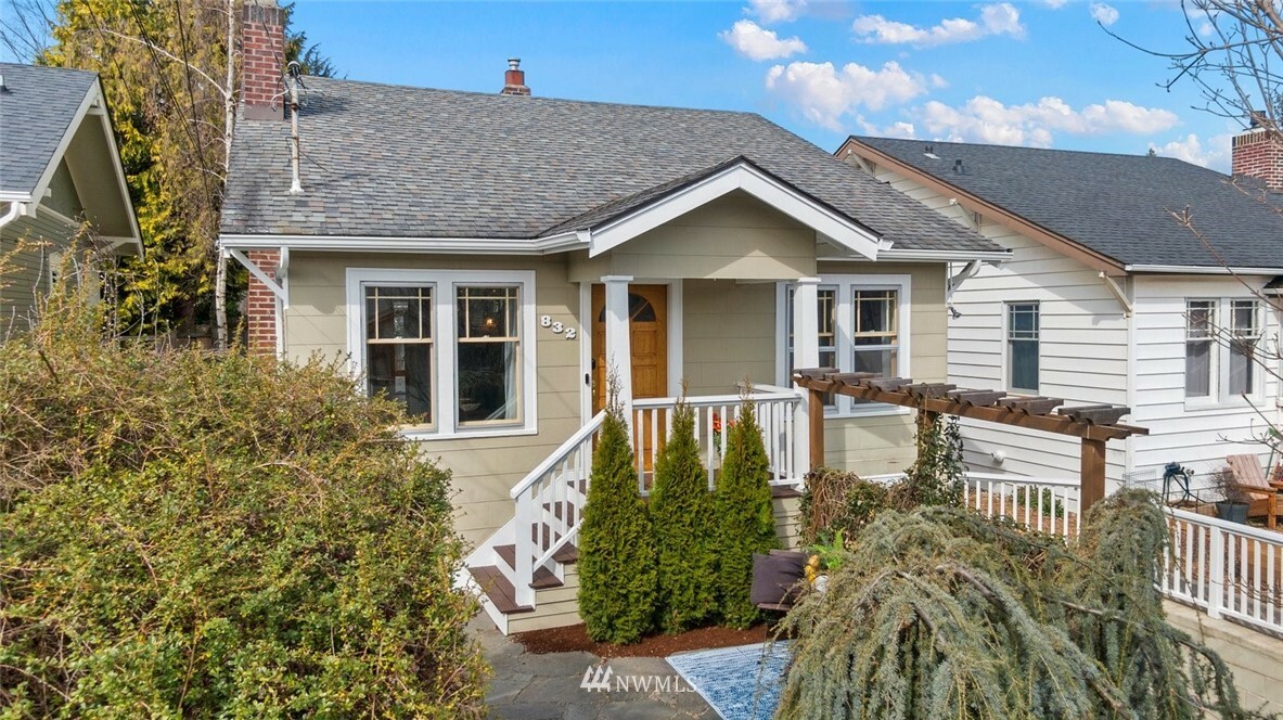 Property Photo:  832 NW 67th Street  WA 98117 