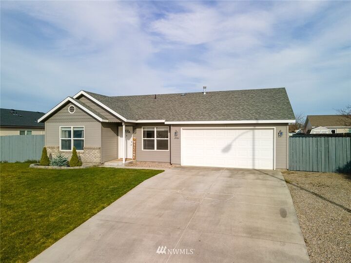 Property Photo:  1901  Palo Verde Street  WA 98837 