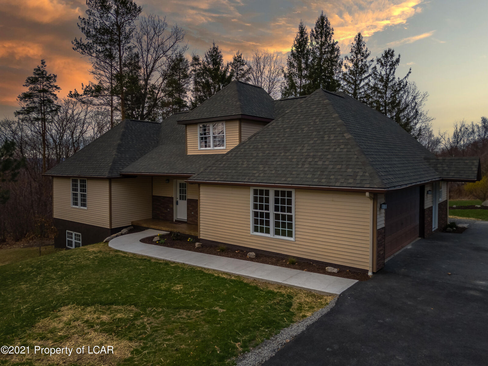 Property Photo:  27 Gable Crest Drive  PA 18640 