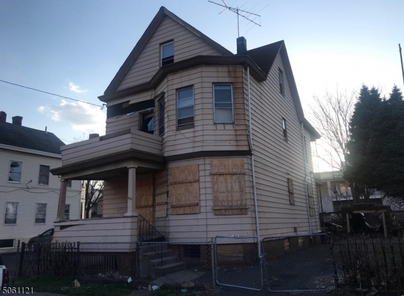 Property Photo: 432 E 19th St NJ 07524