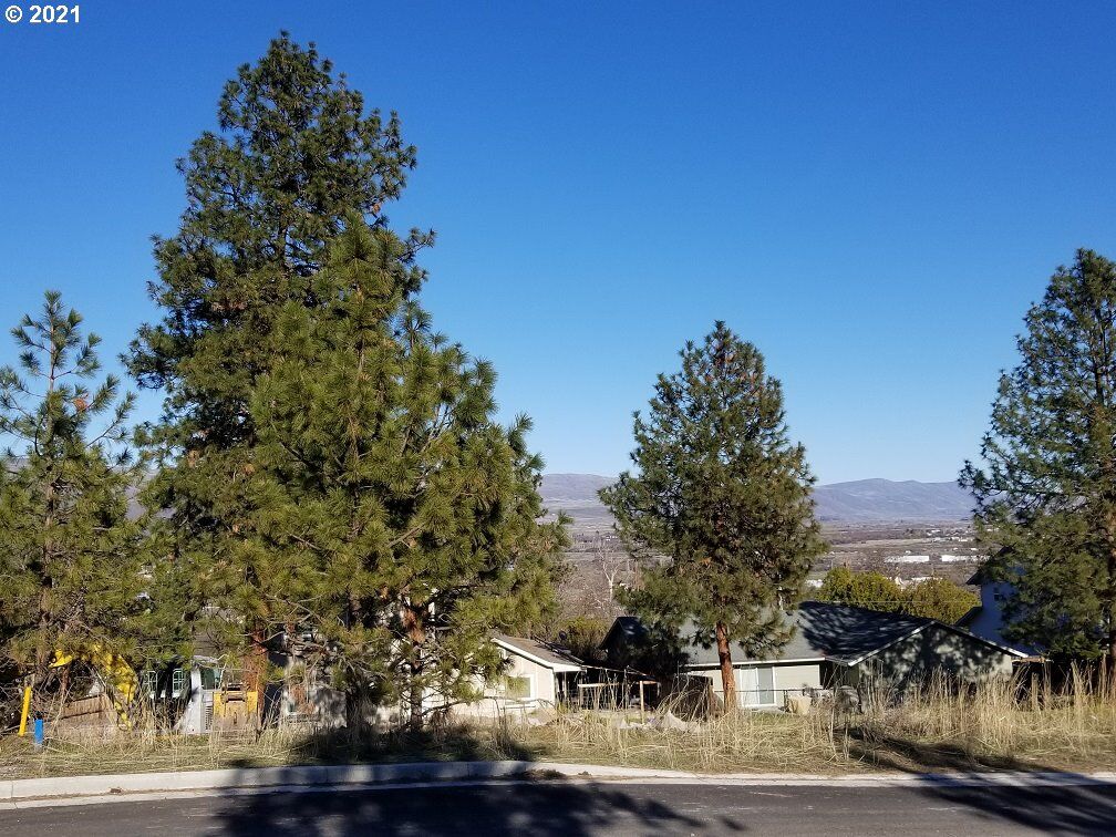 Property Photo:  2439 W 14th St 21  OR 97058 