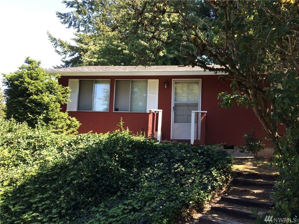 Property Photo:  1005 Fir St  WA 98354 