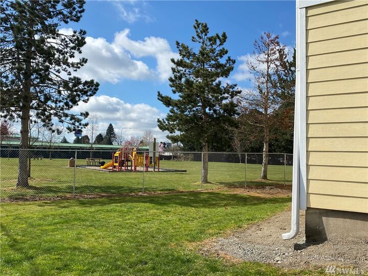 Property Photo:  207 211 N Norris St  WA 98233 