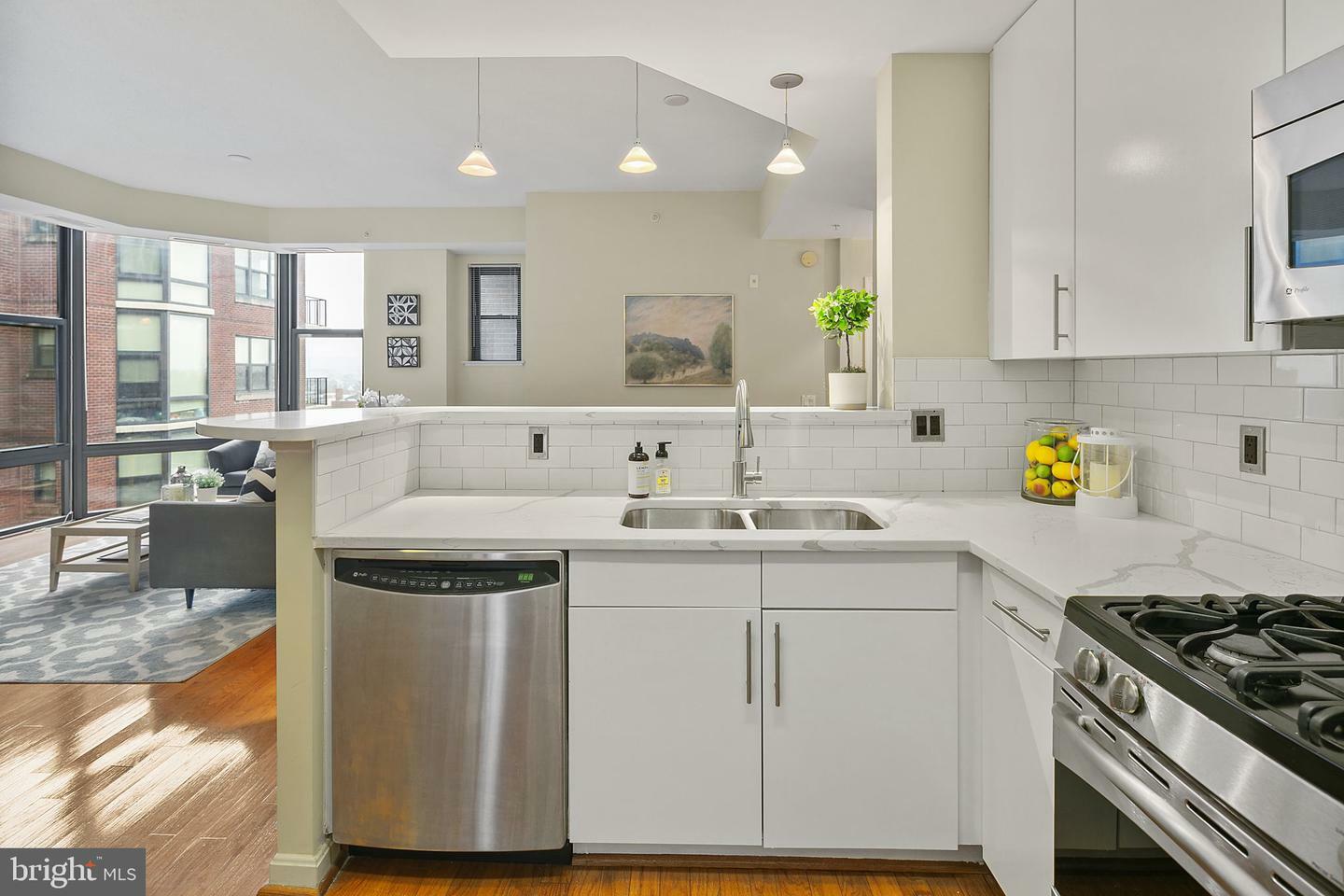 Property Photo: 1390 Kenyon Street NW 709 DC 20010