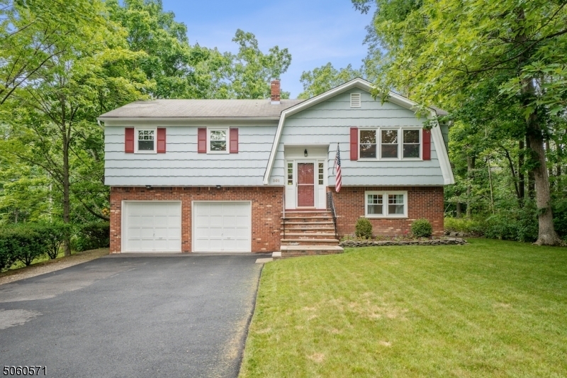 Property Photo:  301 Hemlock Dr  NJ 07422 