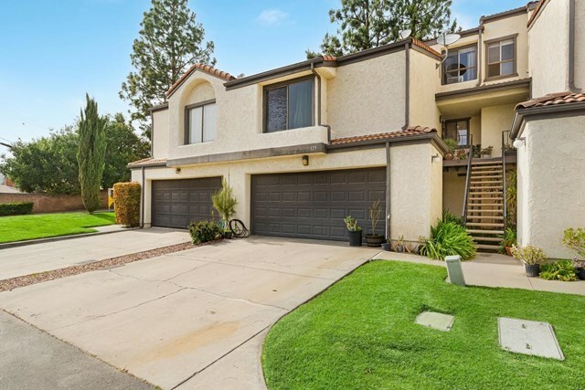 Property Photo:  125 Redwood Lane  CA 93060 