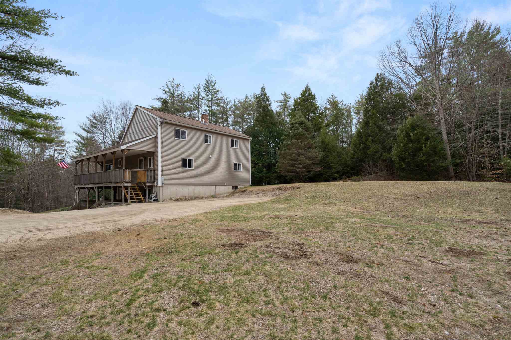 Property Photo:  205 Raymond Road  NH 03290-5009 