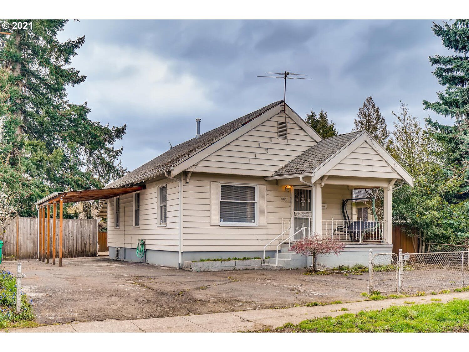 Property Photo: 7023 N Polk Ave OR 97203