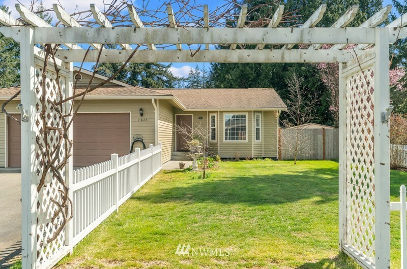 Property Photo:  11825 44th Dr NE  WA 98271 